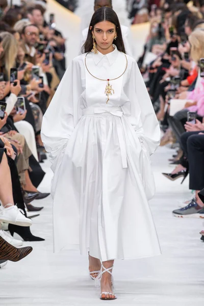 Look 3